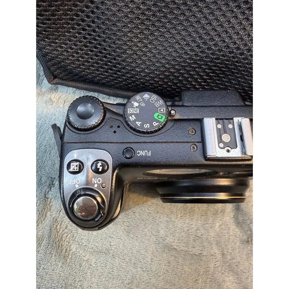Nikon Coolpix 5400 Digital Camera Bundle Battery Charger SD Card Tripod Case